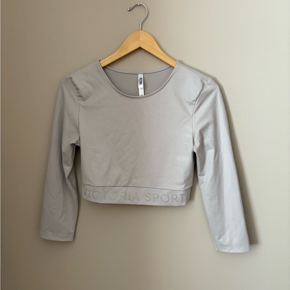 Victoria's Secret Light Gray Long Sleeve workout crop top Size S - Picture 1 of 4